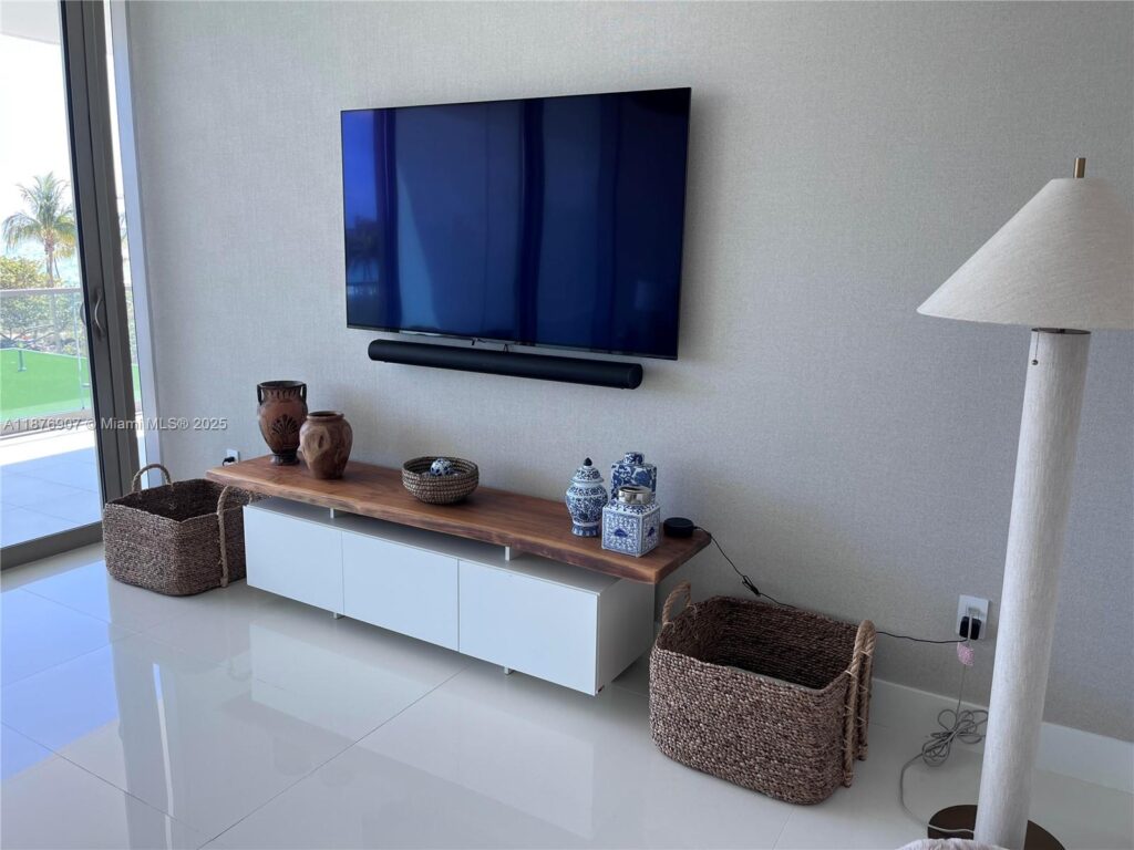 10201 Collins Ave # 301, Bal Harbour FL 33154