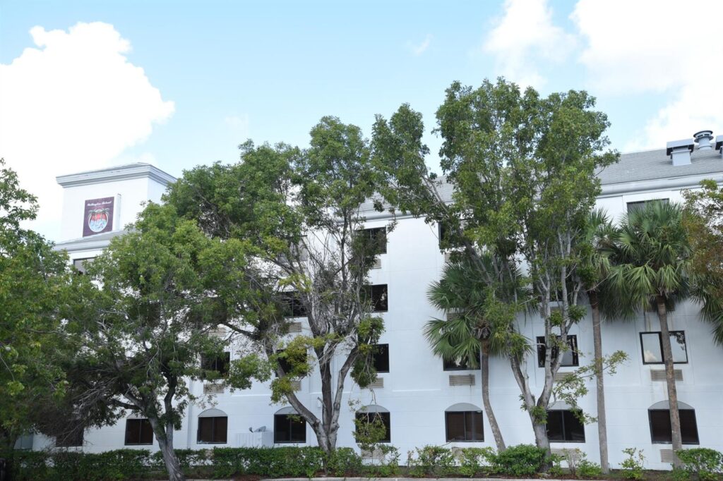 7051 N Seacrest Boulevard, Lantana FL 33462