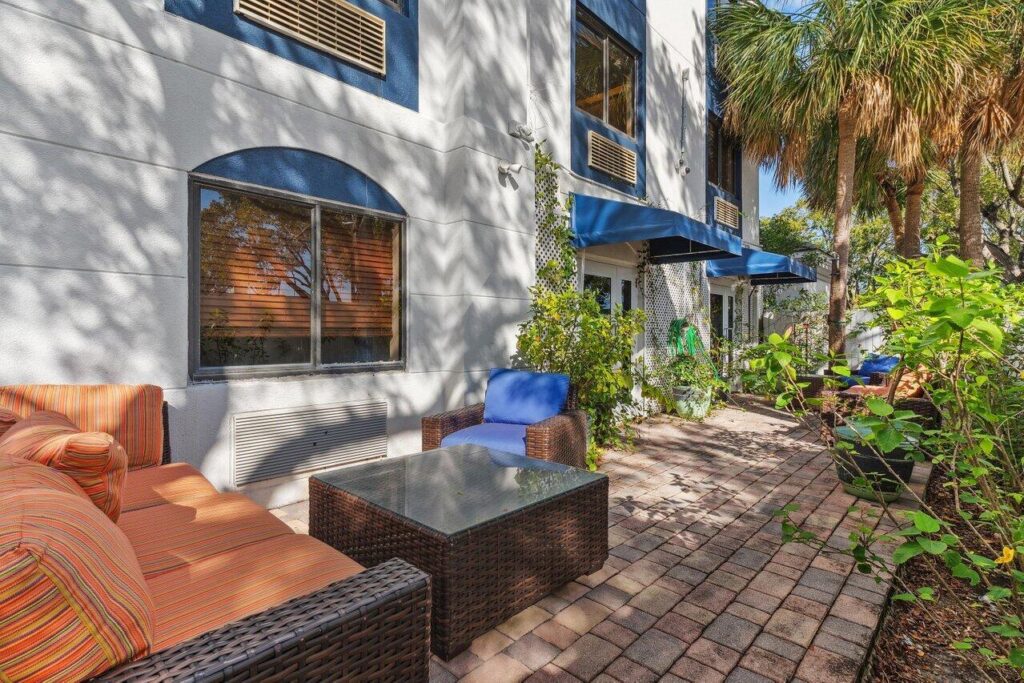 7051 N Seacrest Boulevard, Lantana FL 33462