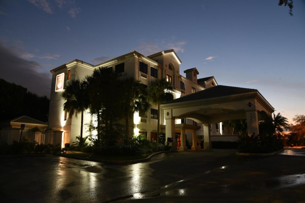7051 N Seacrest Boulevard, Lantana FL 33462