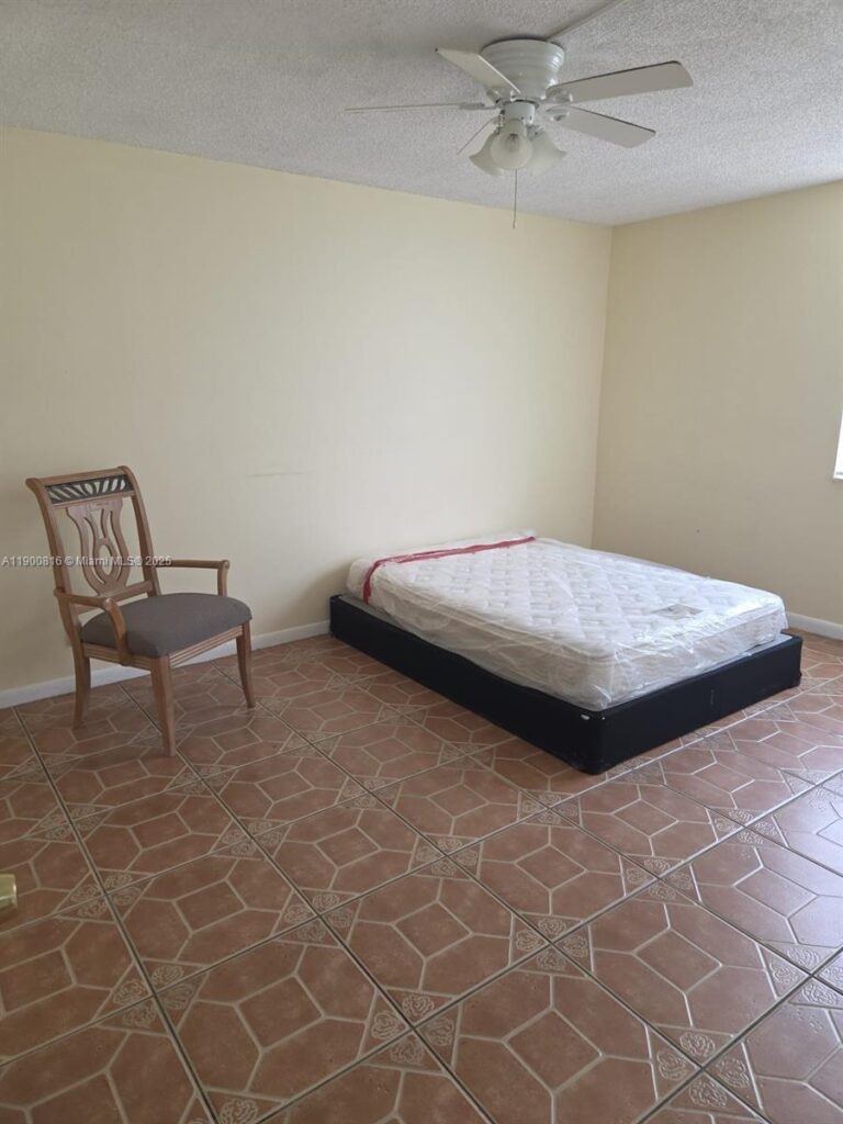 117 Lake Emerald Dr # 108, Oakland Park FL 33309