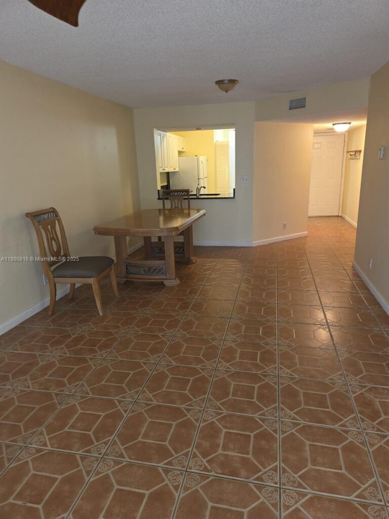 117 Lake Emerald Dr # 108, Oakland Park FL 33309
