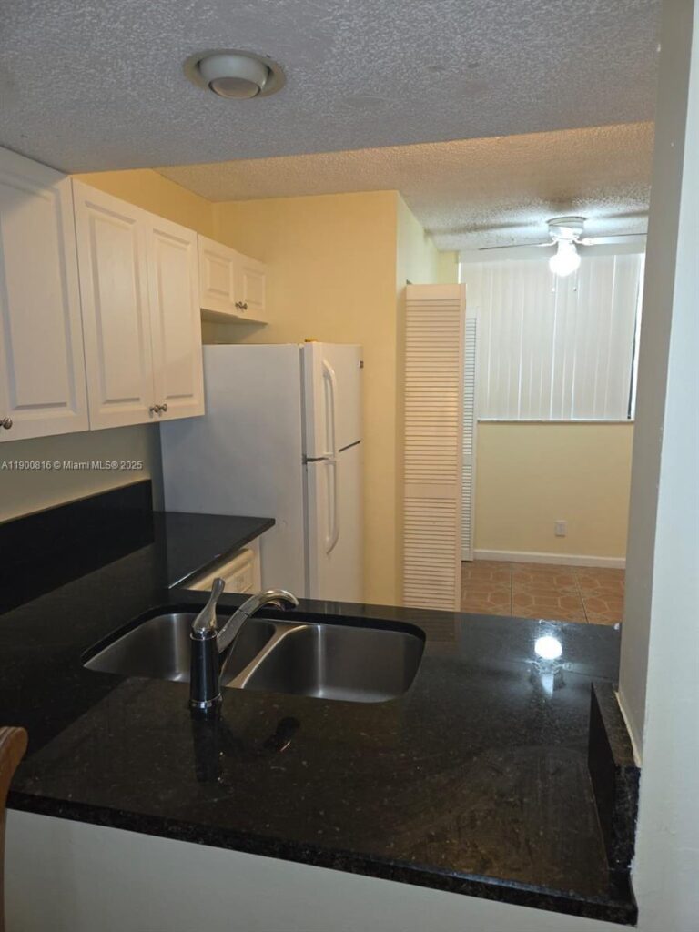 117 Lake Emerald Dr # 108, Oakland Park FL 33309