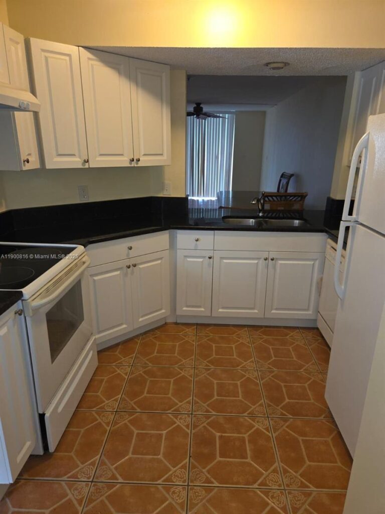 117 Lake Emerald Dr # 108, Oakland Park FL 33309
