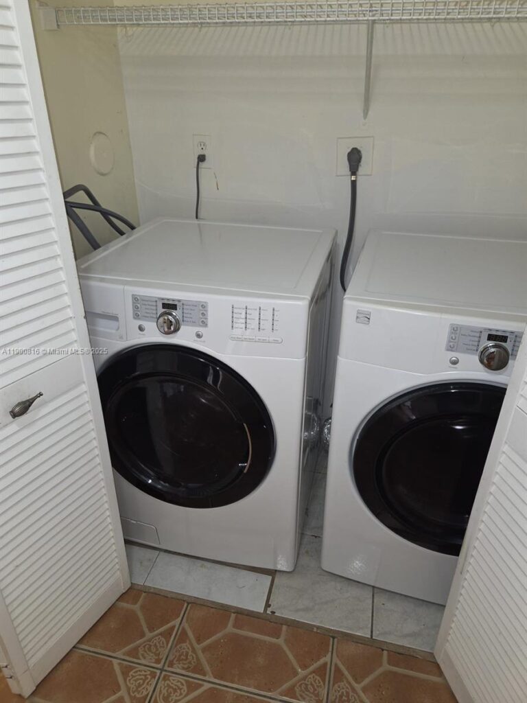 117 Lake Emerald Dr # 108, Oakland Park FL 33309