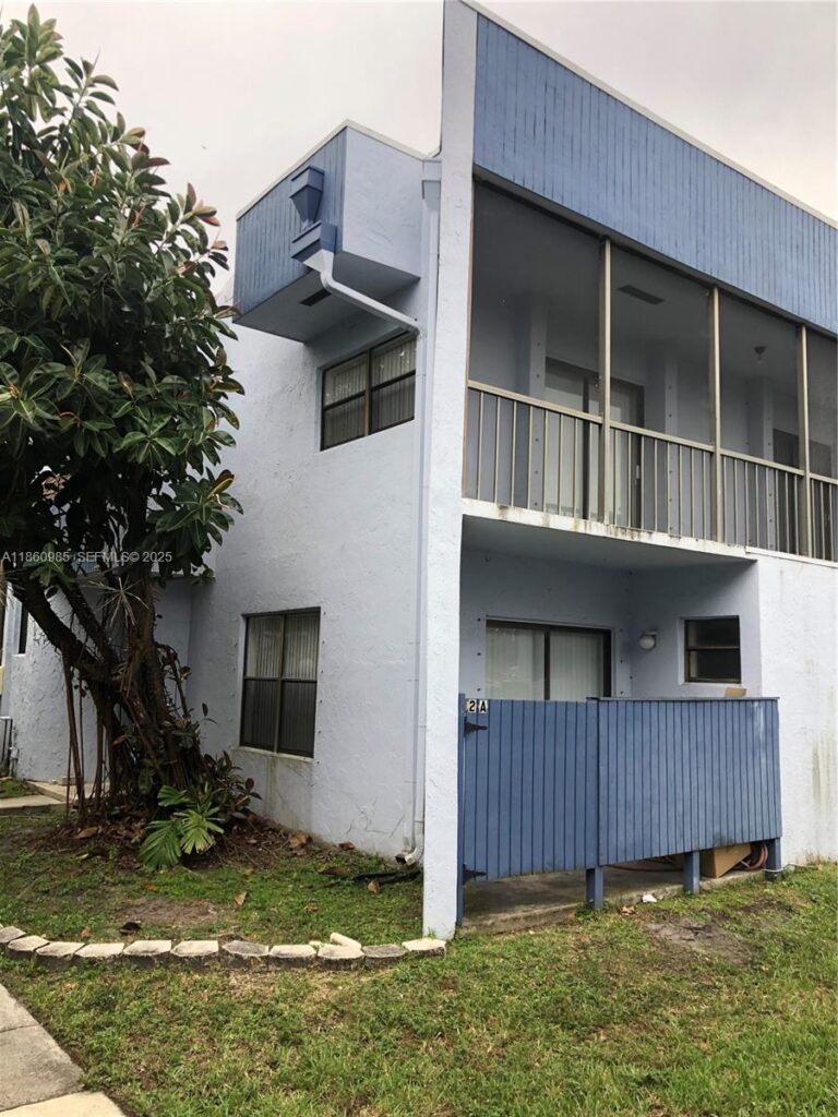 2800 S University Dr # 2A, Davie FL 33328
