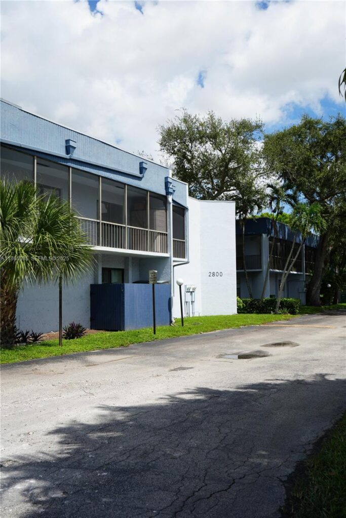 2800 S University Dr # 2A, Davie FL 33328