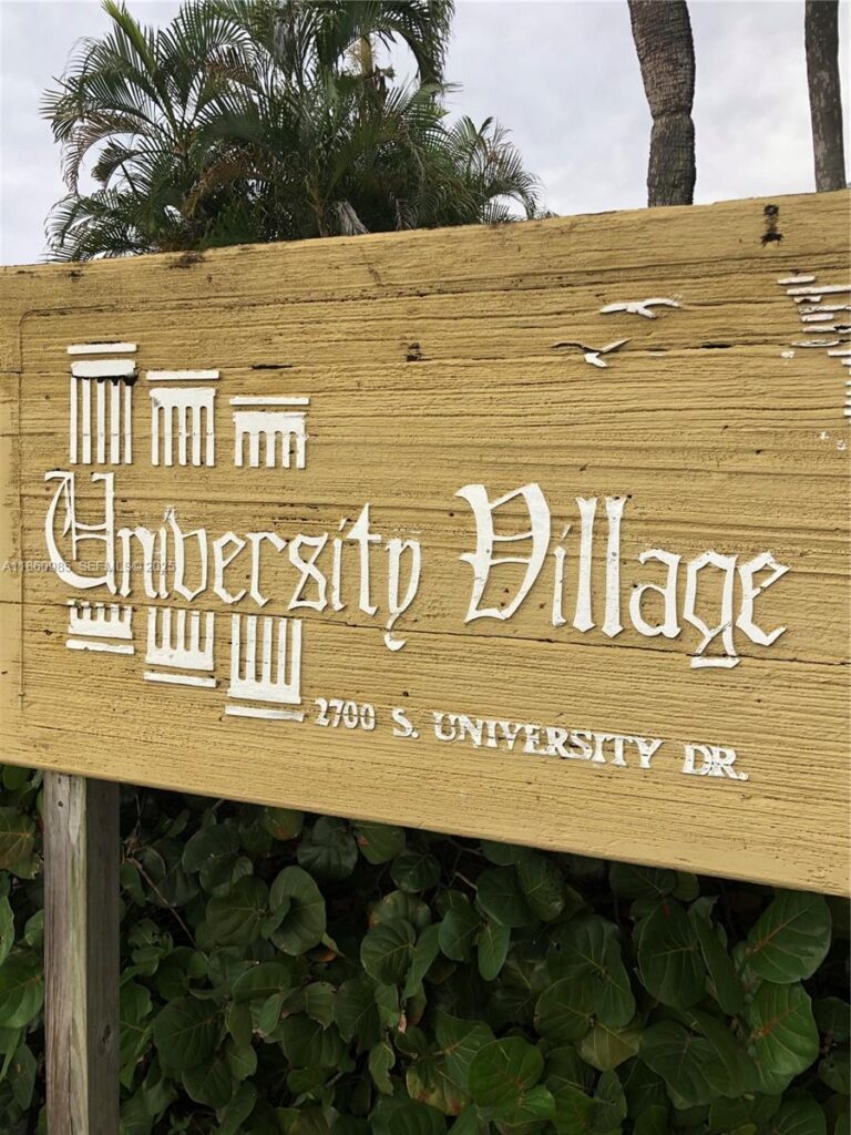 2800 S University Dr # 2A, Davie FL 33328