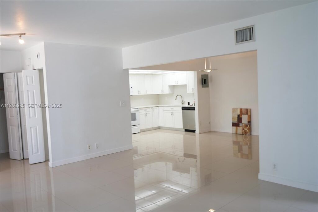 2800 S University Dr # 2A, Davie FL 33328