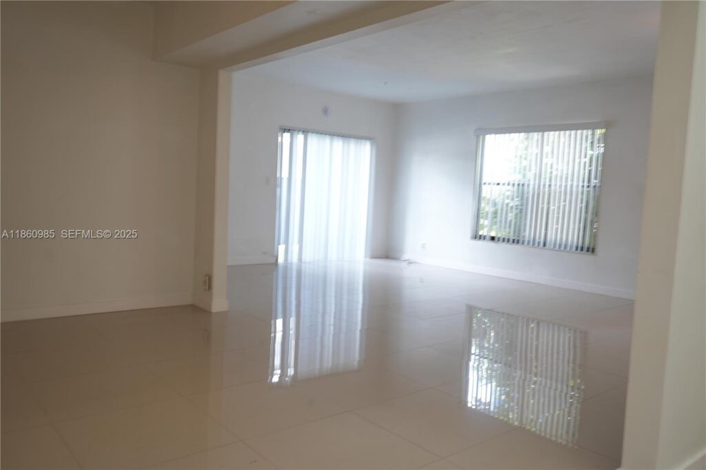 2800 S University Dr # 2A, Davie FL 33328