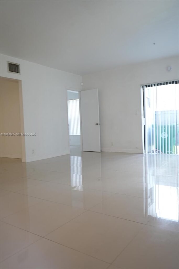 2800 S University Dr # 2A, Davie FL 33328
