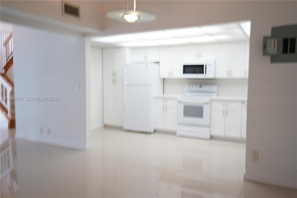 2800 S University Dr # 2A, Davie FL 33328