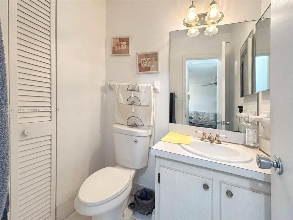 2112 NE 1st Way # 203, Boynton Beach FL 33435