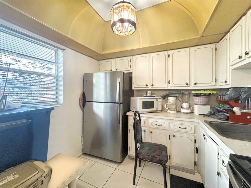 2112 NE 1st Way # 203, Boynton Beach FL 33435