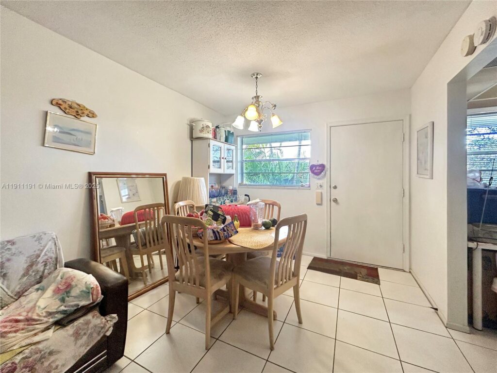 2112 NE 1st Way # 203, Boynton Beach FL 33435