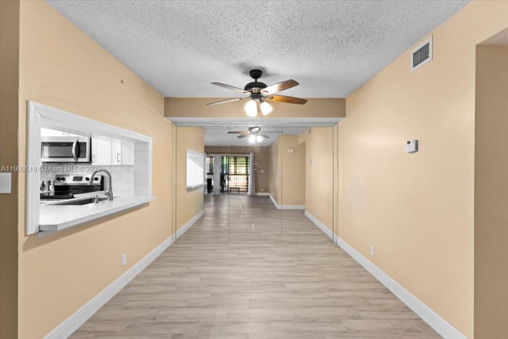 3047 N Oakland Forest Dr # 204, Oakland Park FL 33309