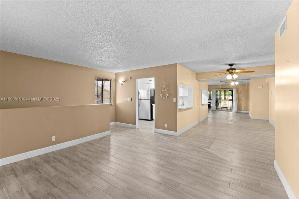 3047 N Oakland Forest Dr # 204, Oakland Park FL 33309