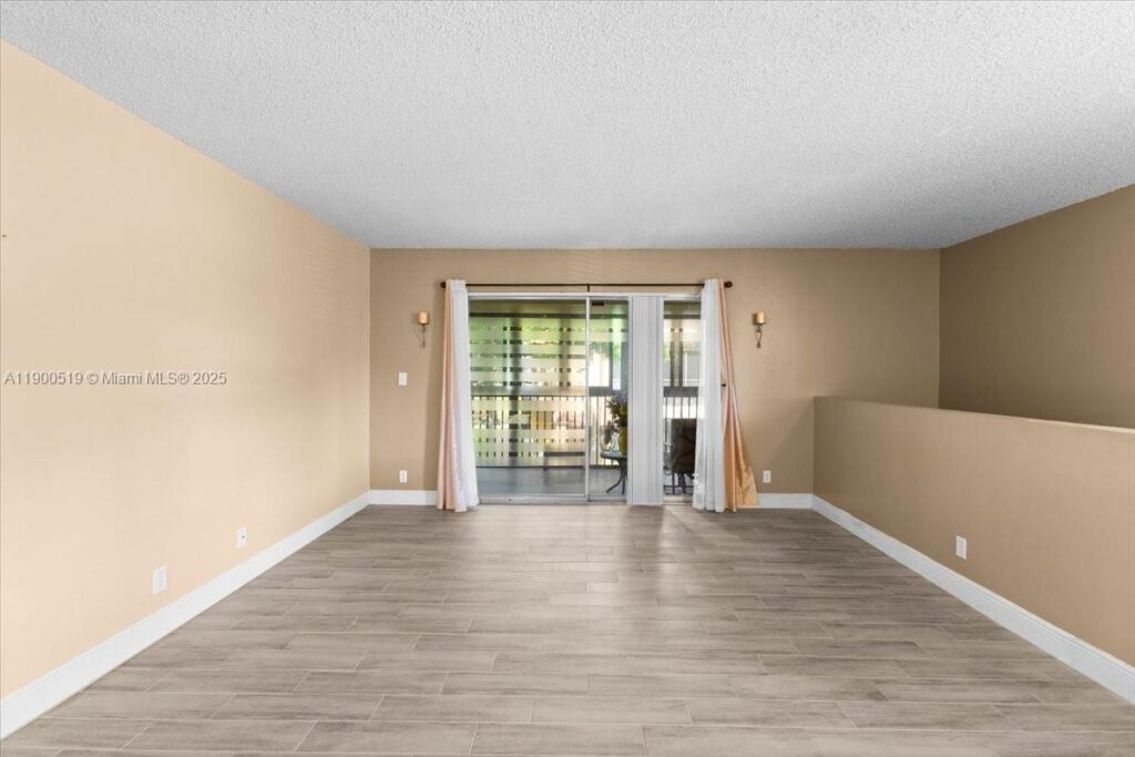 3047 N Oakland Forest Dr # 204, Oakland Park FL 33309