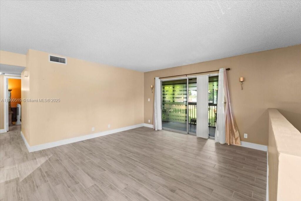 3047 N Oakland Forest Dr # 204, Oakland Park FL 33309