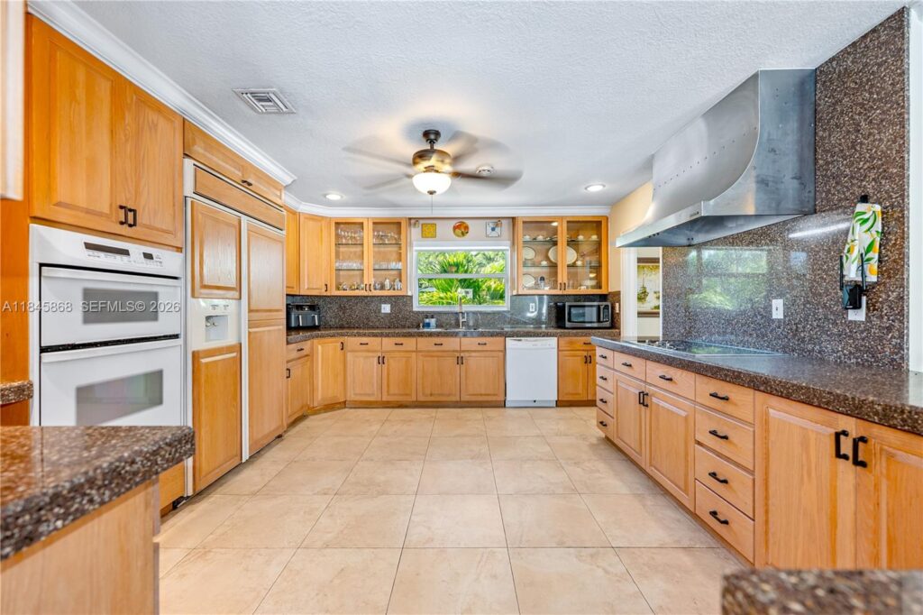 6960 SW 148th Ter, Palmetto Bay FL 33158