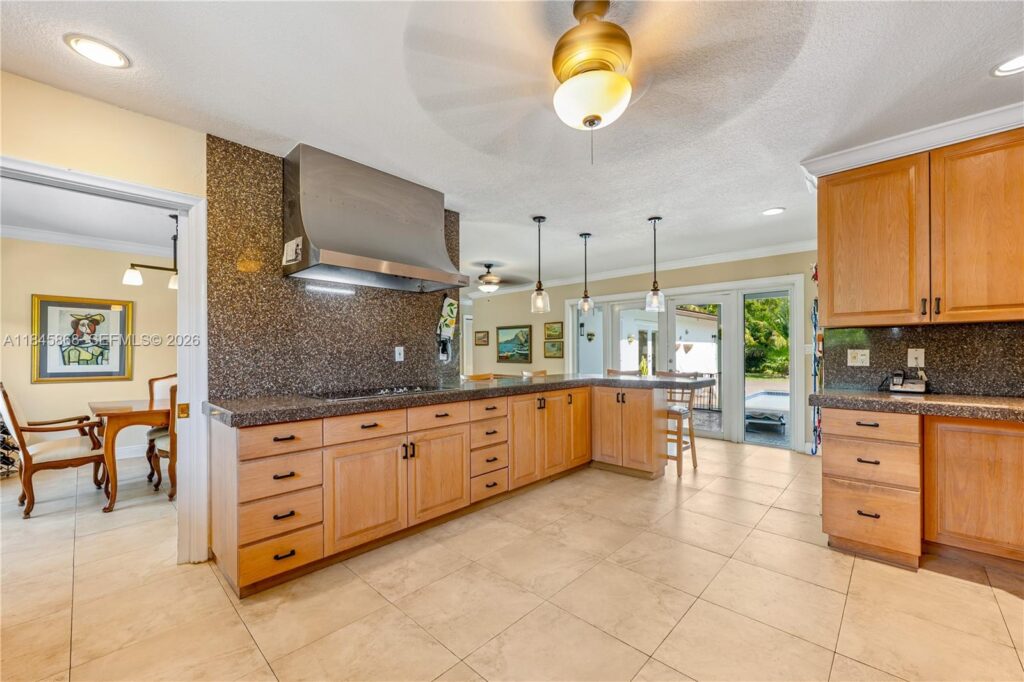 6960 SW 148th Ter, Palmetto Bay FL 33158
