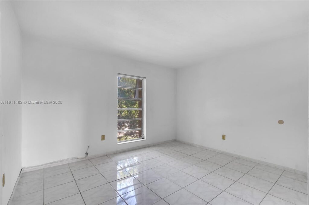 1330 W 54th St # 302C, Hialeah FL 33012