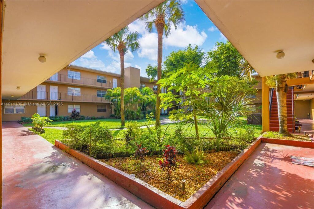 1330 W 54th St # 302C, Hialeah FL 33012