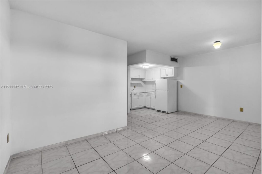 1330 W 54th St # 302C, Hialeah FL 33012