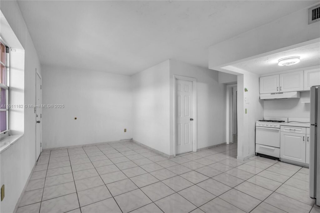 1330 W 54th St # 302C, Hialeah FL 33012