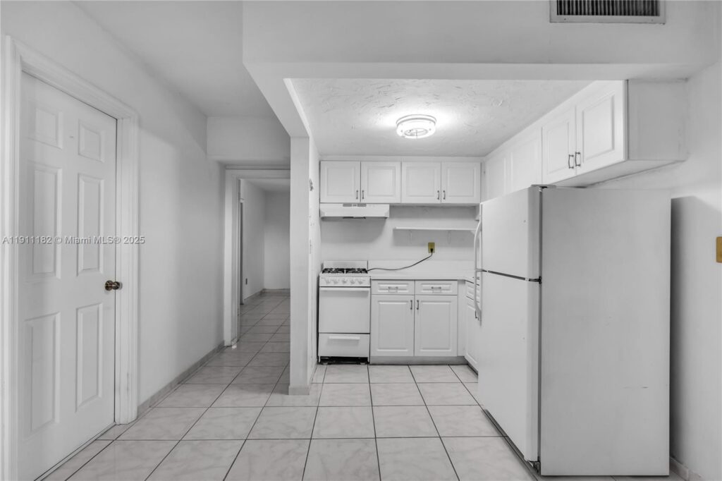 1330 W 54th St # 302C, Hialeah FL 33012