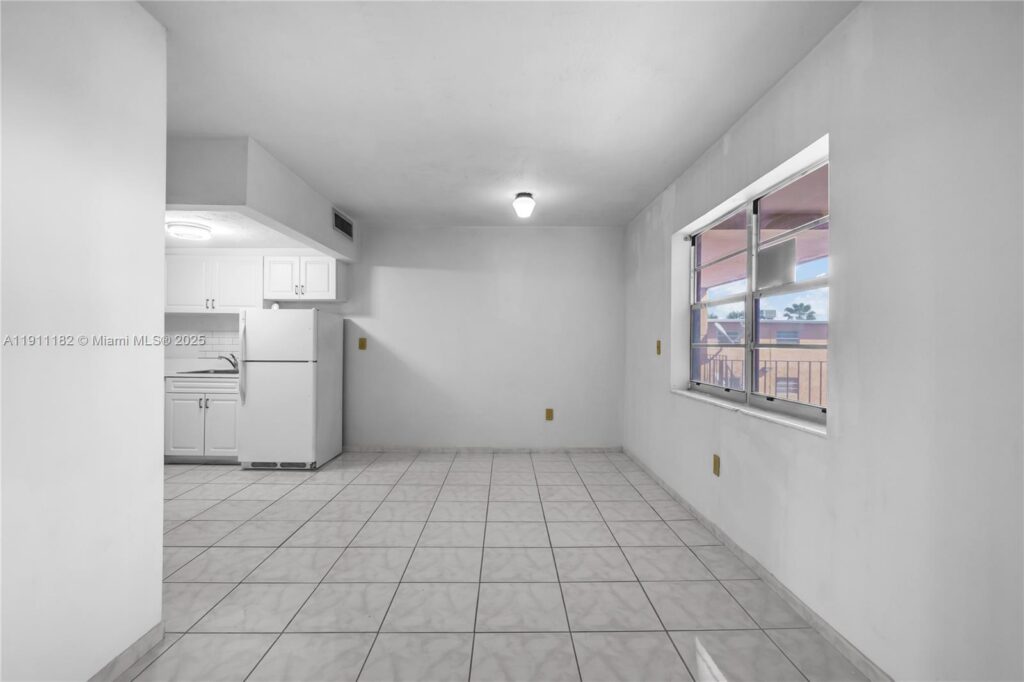 1330 W 54th St # 302C, Hialeah FL 33012