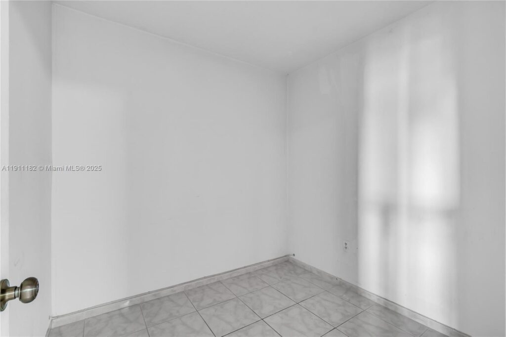 1330 W 54th St # 302C, Hialeah FL 33012