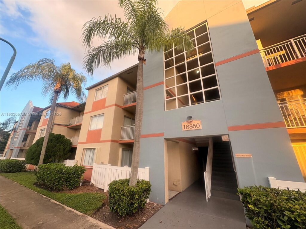 18850 NW 57th Ave # 306, Hialeah FL 33015
