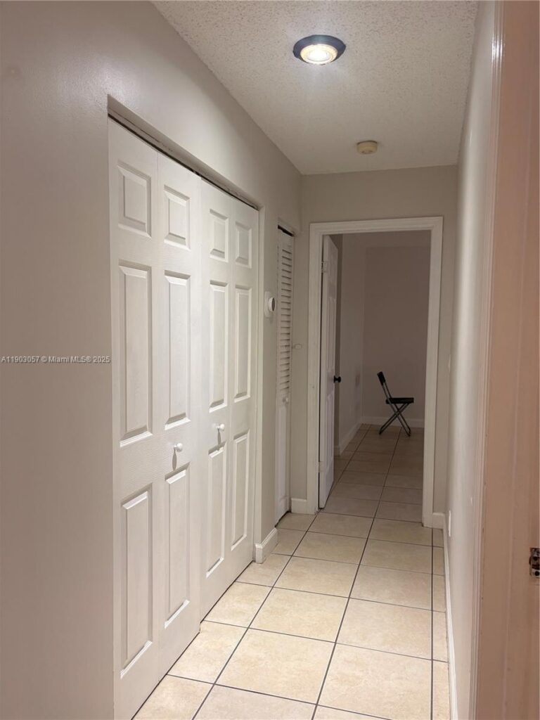18850 NW 57th Ave # 306, Hialeah FL 33015