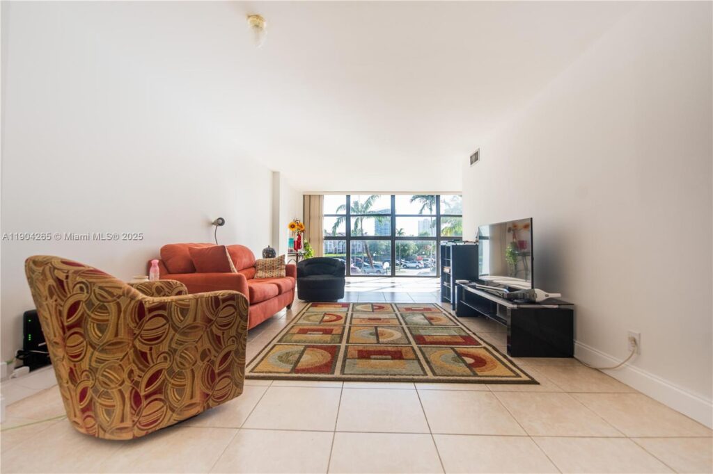 200 Leslie Dr # 214, Hallandale Beach FL 33009