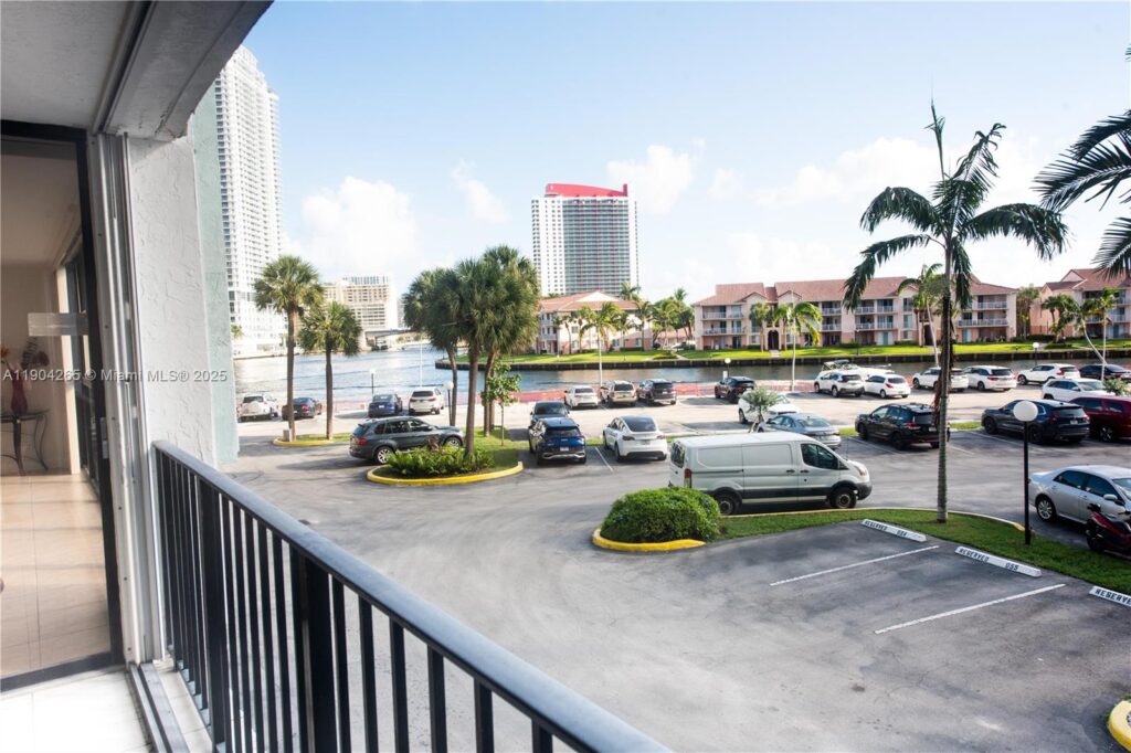 200 Leslie Dr # 214, Hallandale Beach FL 33009