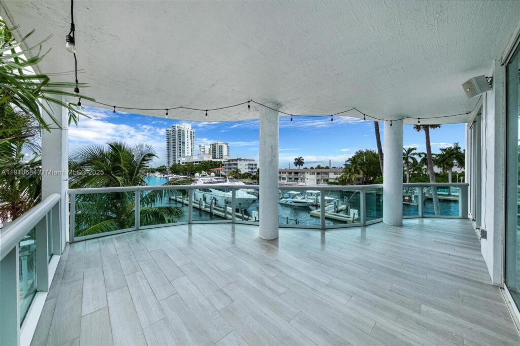 7918 Harbour Island Dr # 207, North Bay Village FL 33141