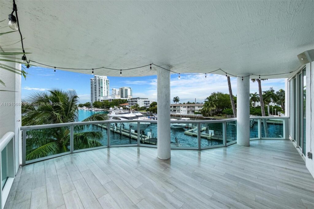 7918 Harbour Island Dr # 207, North Bay Village FL 33141