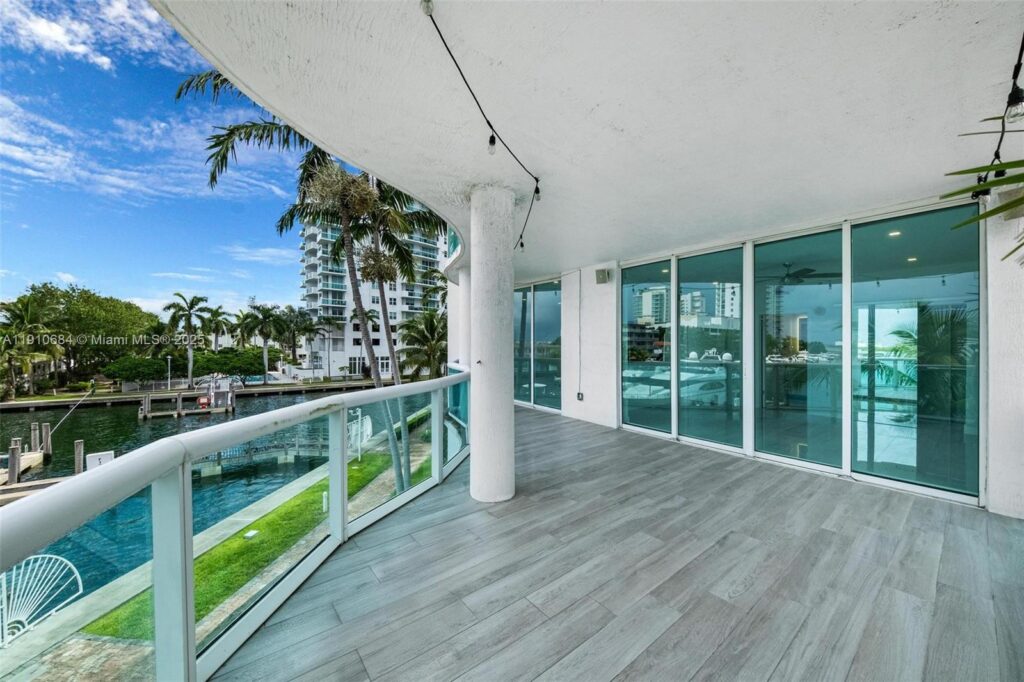 7918 Harbour Island Dr # 207, North Bay Village FL 33141