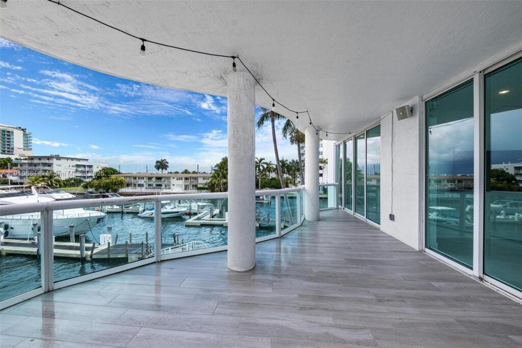 7918 Harbour Island Dr # 207, North Bay Village FL 33141