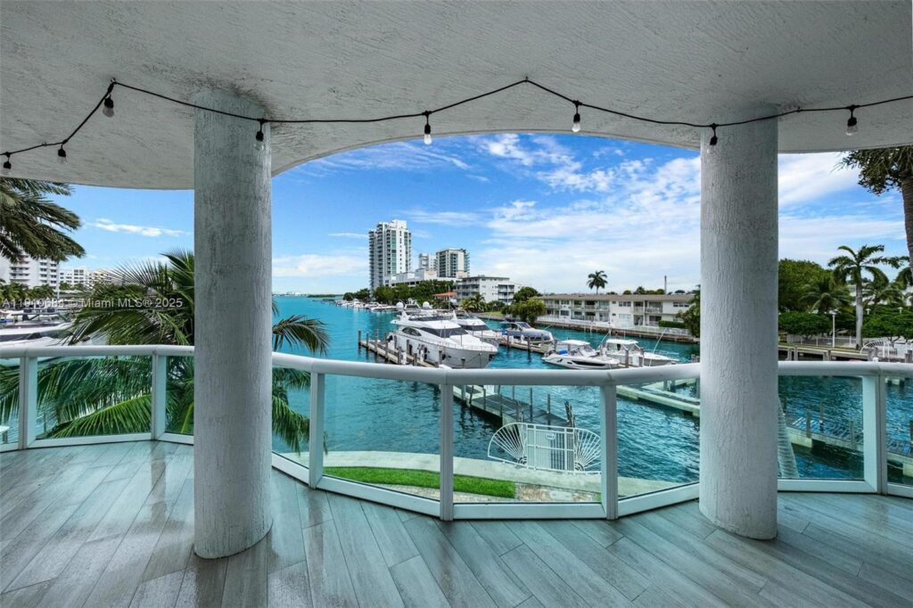 7918 Harbour Island Dr # 207, North Bay Village FL 33141