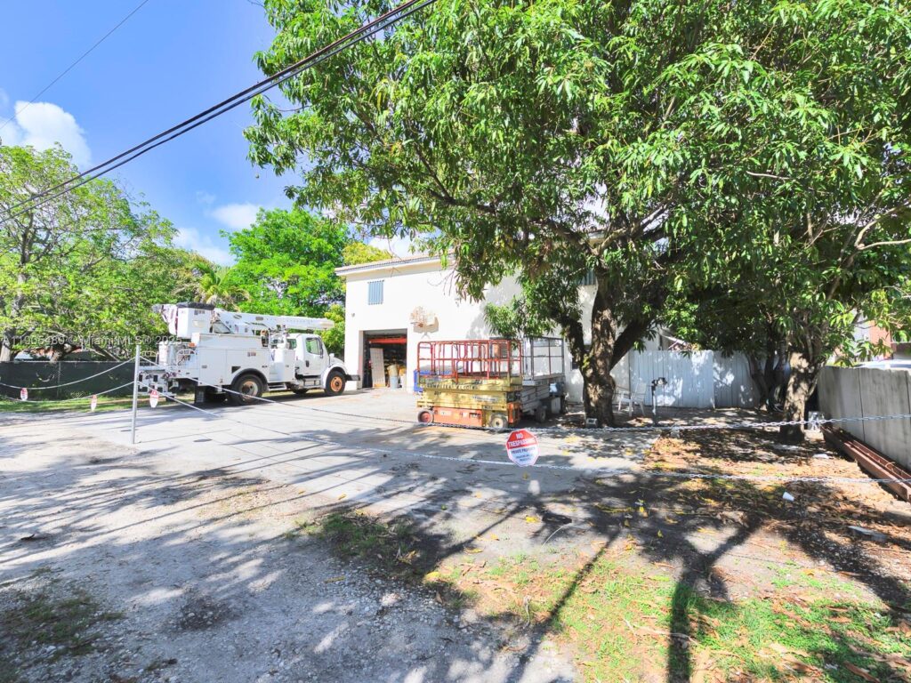 660 Miller Dr, Miami Springs FL 33166