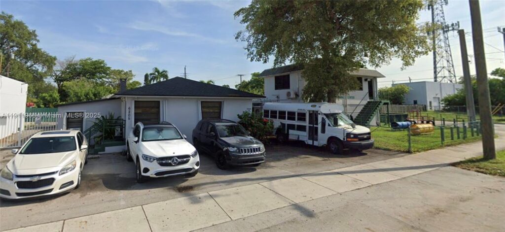 , Hollywood FL 33024