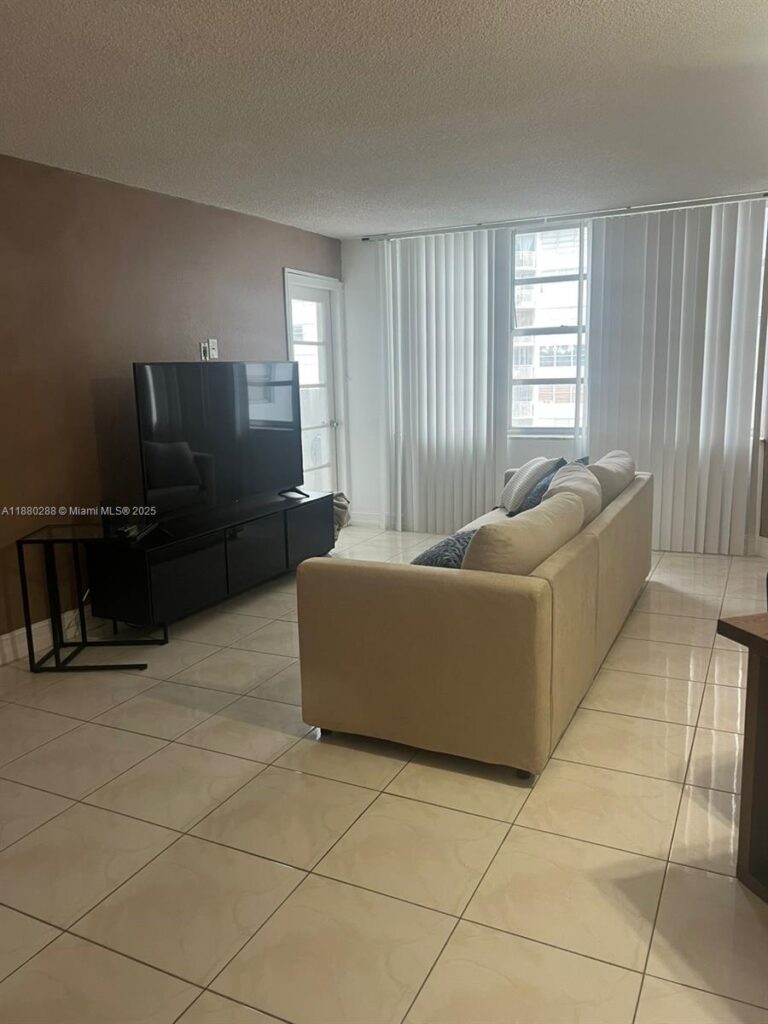 2750 NE 183rd St # 1612, Aventura FL 33160