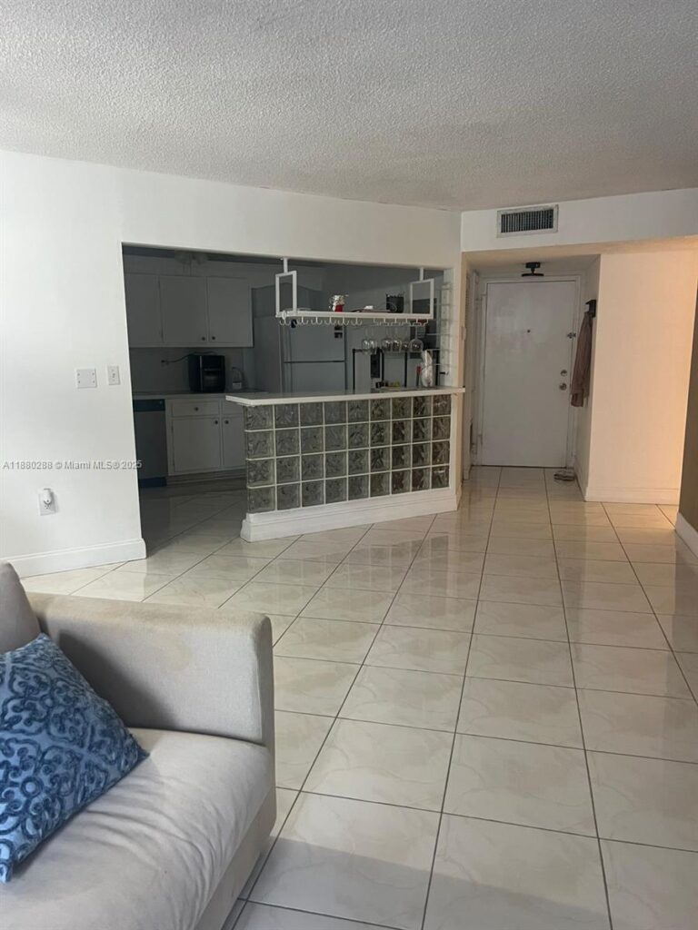 2750 NE 183rd St # 1612, Aventura FL 33160