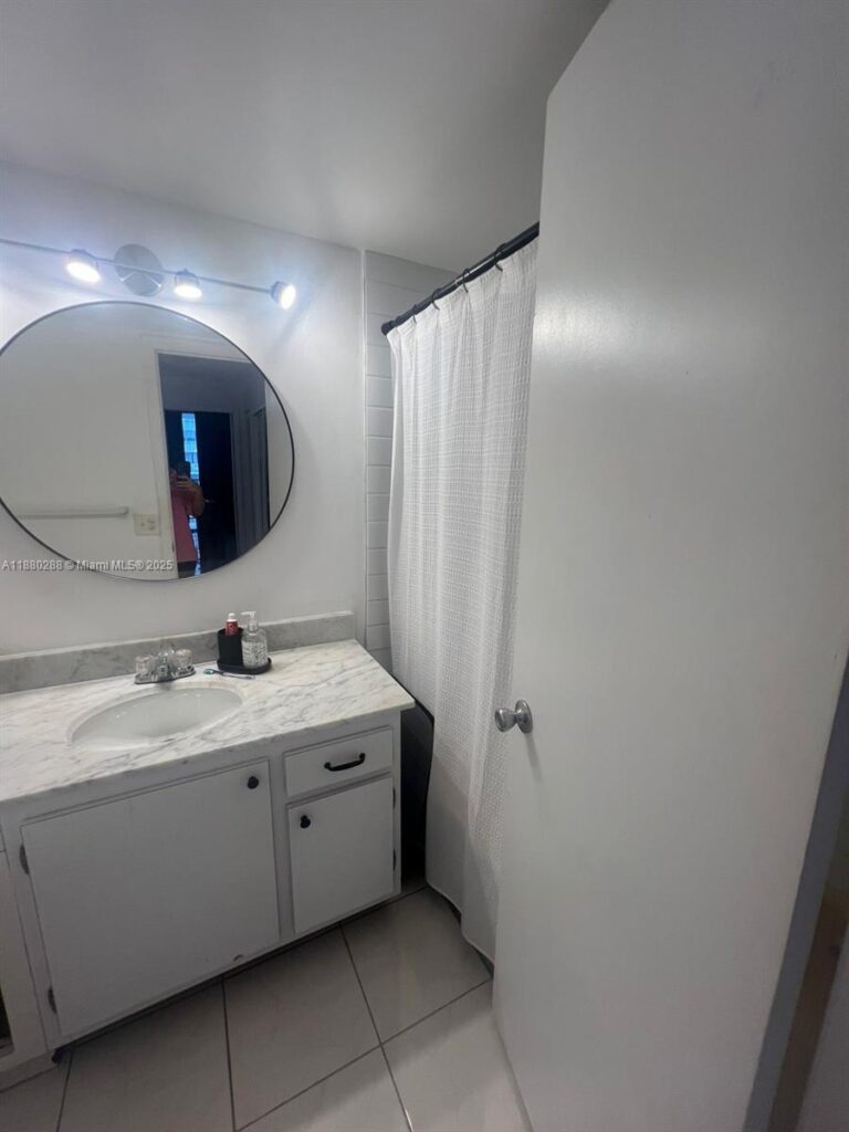 2750 NE 183rd St # 1612, Aventura FL 33160