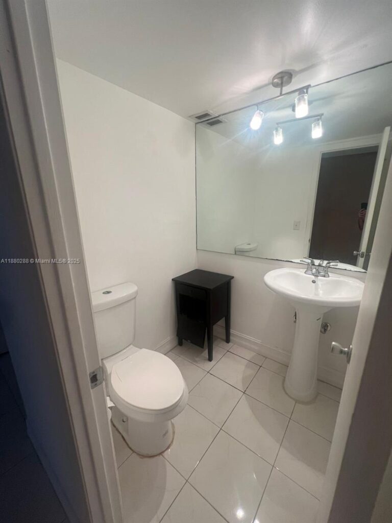 2750 NE 183rd St # 1612, Aventura FL 33160