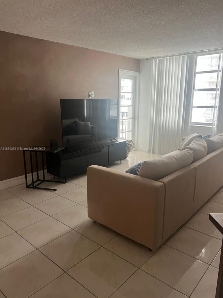 2750 NE 183rd St # 1612, Aventura FL 33160