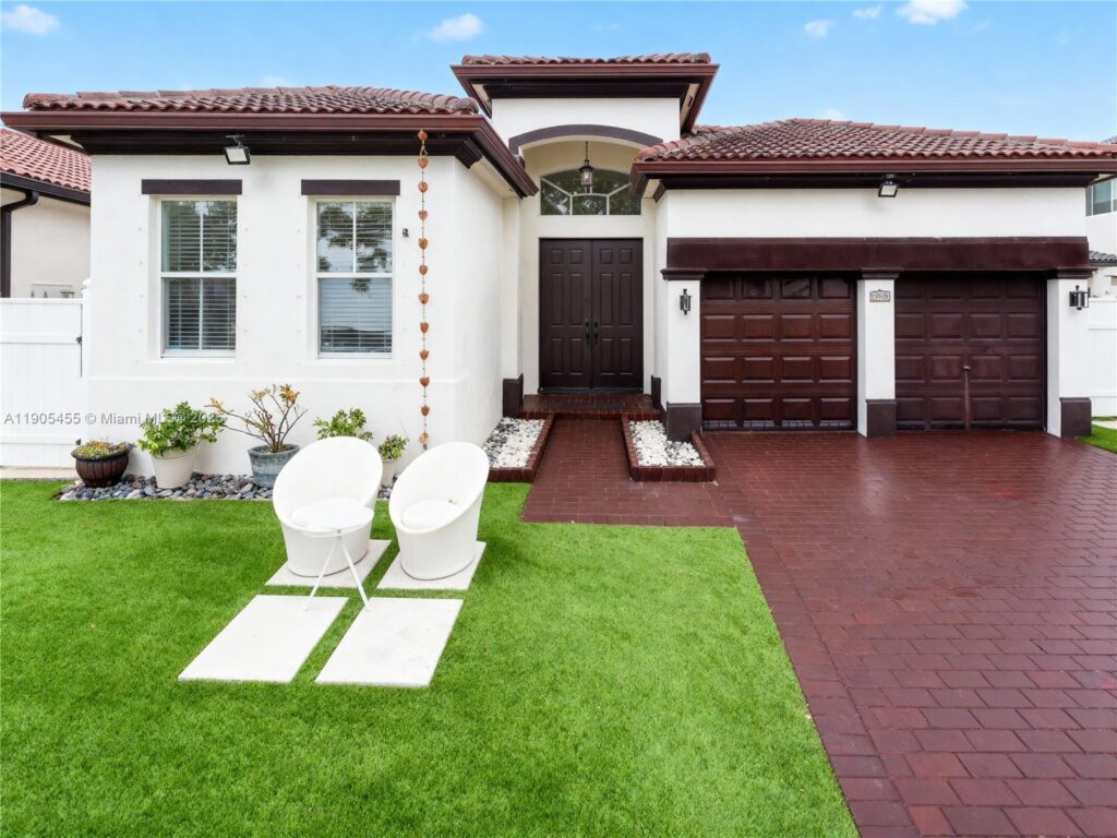 18000 NW 90th Pl, Hialeah FL 33018