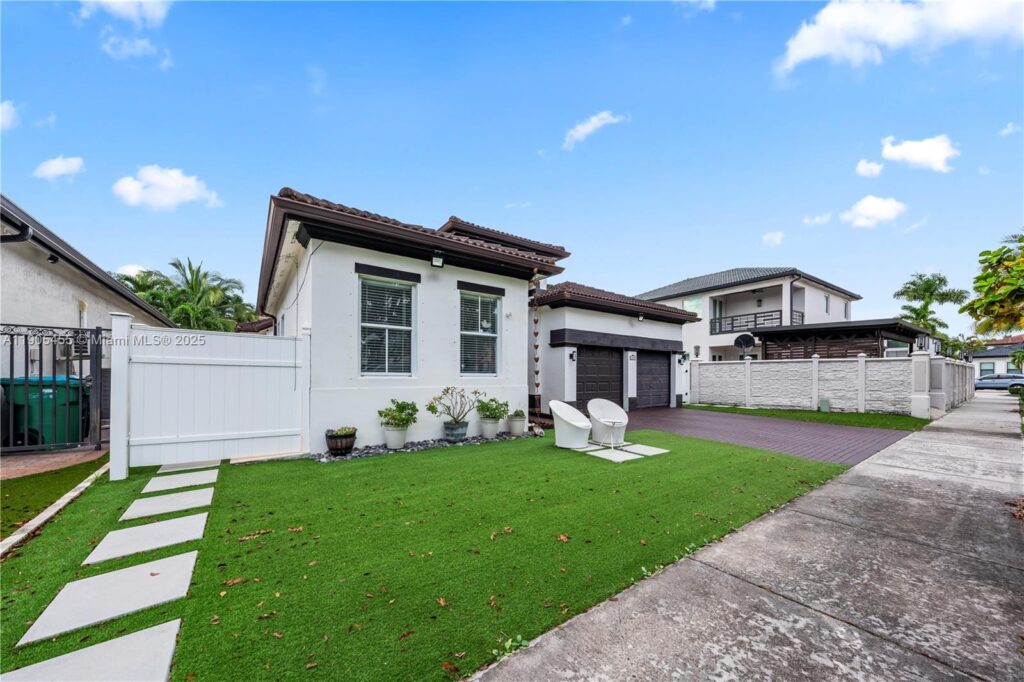18000 NW 90th Pl, Hialeah FL 33018